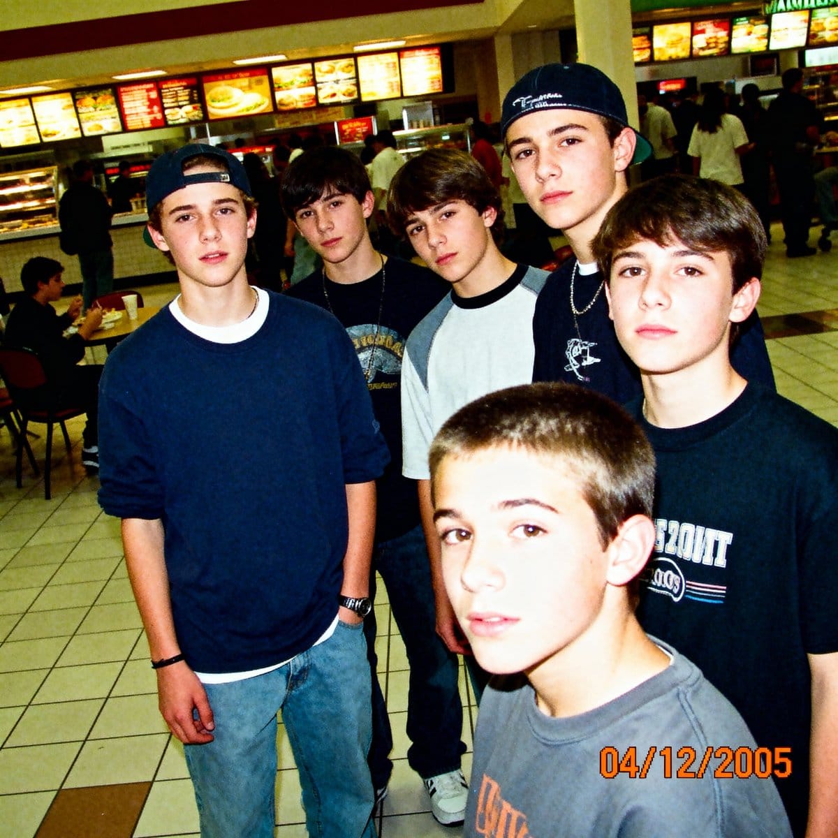 2005 Sony CyberShot mall food court snapshot prompt