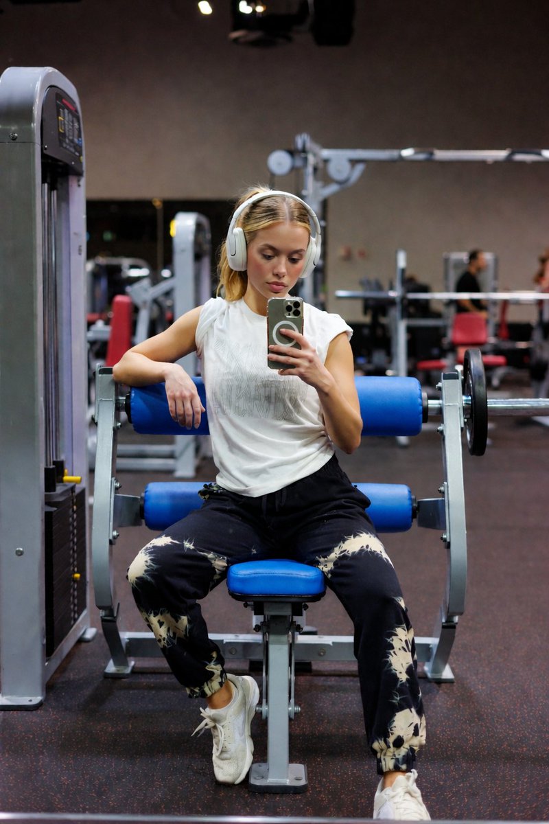Preview image for Blue Seat Gym Mirror Selfie Portrait prompt