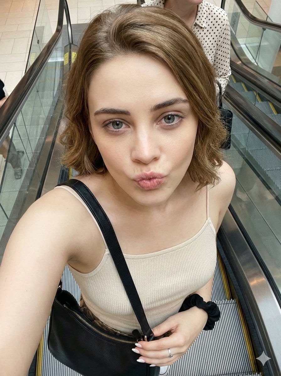 Preview image for Candid Selfie Prompt with Duck Face Expression on Escalator prompt