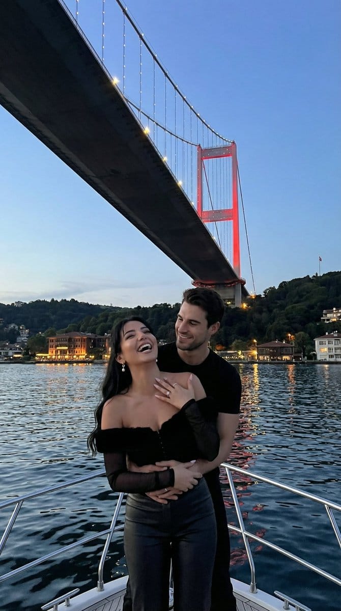 Cinematic Photoreal Romance on Bosphorus Yacht at Dusk - AIプロンプト
