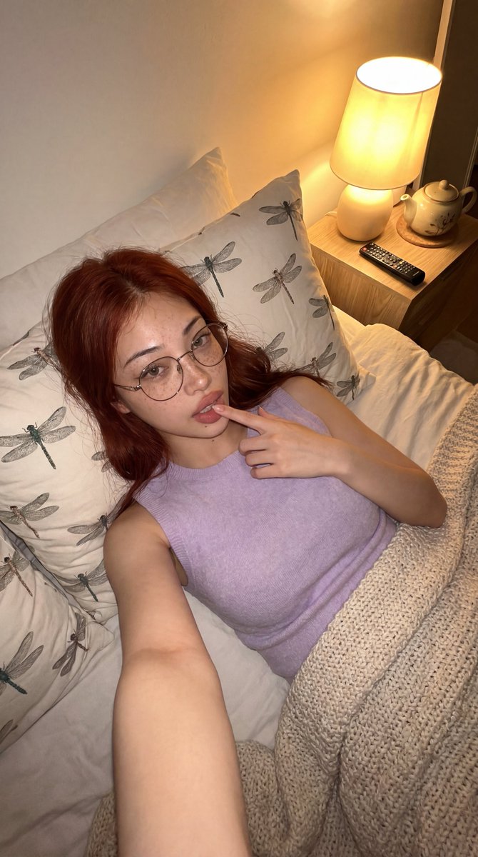 Preview image for Cozy Bedroom Selfie Photography prompt
