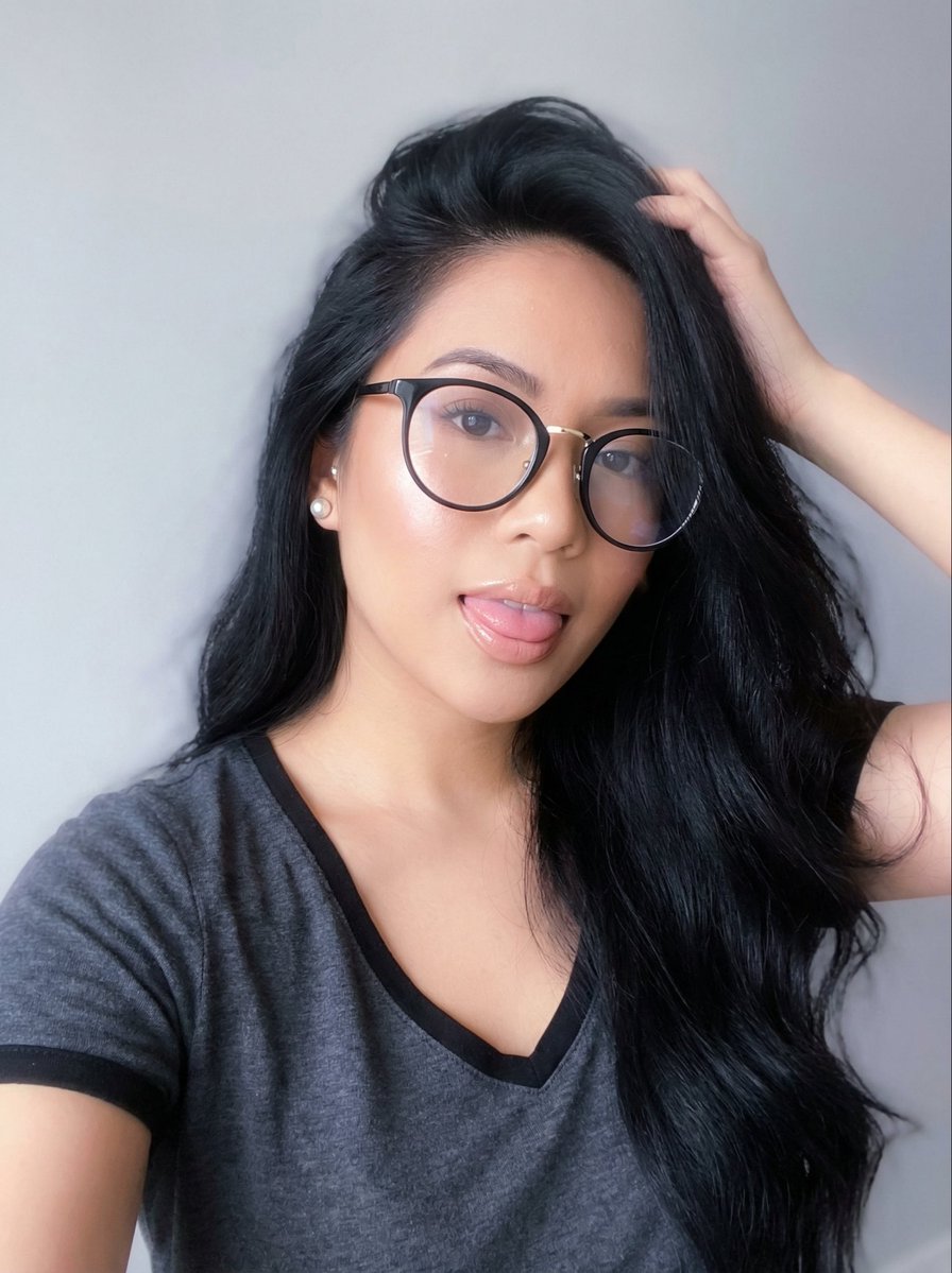 Preview image for Dreamy Ethereal Selfie Portrait with Glasses prompt