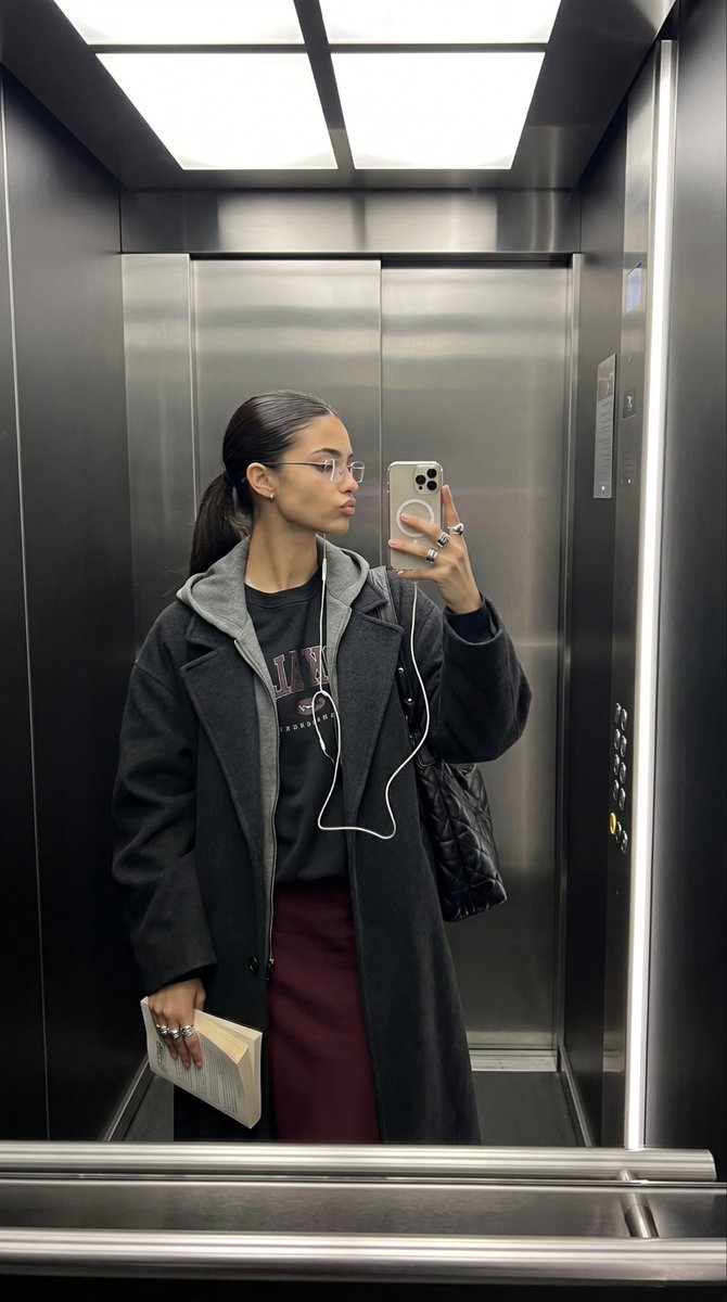 Preview image for Elevator Mirror Selfie with Book prompt