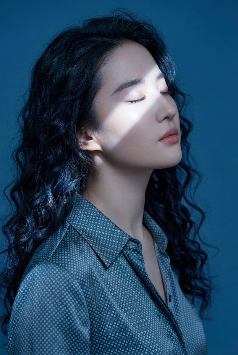 Ethereal Blue Light Editorial Portrait (Chinese Context) - AI Generated Character Style Image Example