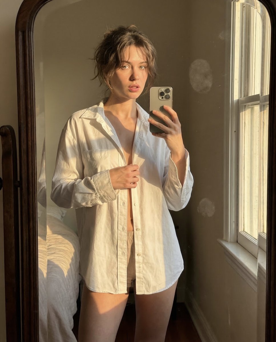 Preview image for Golden Hour Mirror Selfie Realism prompt