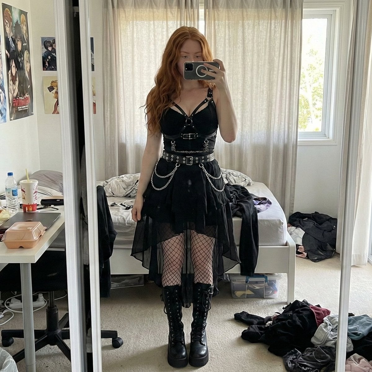 Gothic Mirror Selfie in Messy Bedroom - KI-Prompt