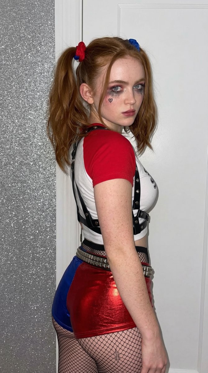 Preview image for Harley Quinn Cosplay Side-Profile Snapshot prompt