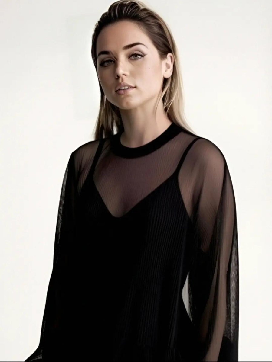 Preview image for High-Fashion Editorial Portrait of Ana de Armas prompt