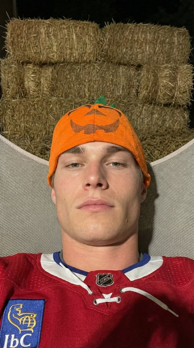 Preview image for Hockey Fan Pumpkin Beanie Selfie Analysis prompt