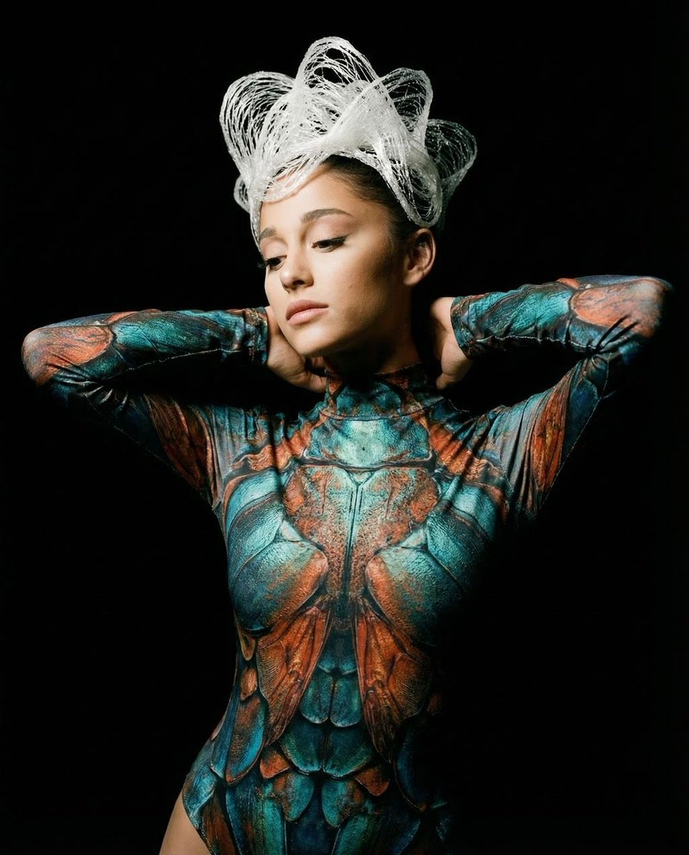 Preview image for Hyper-Realistic Avant-Garde Fashion Portrait: Cellular Elegance prompt