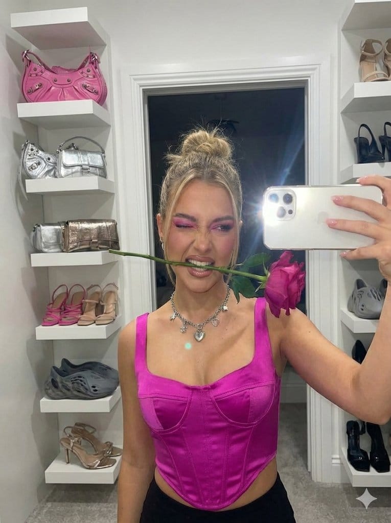 Influencer-Style Selfie Portrait with Rose (Reference Image Required) - AI 프롬프트