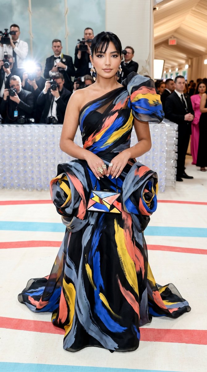 Preview image for Met Gala Avant-Garde Couture Fashion prompt