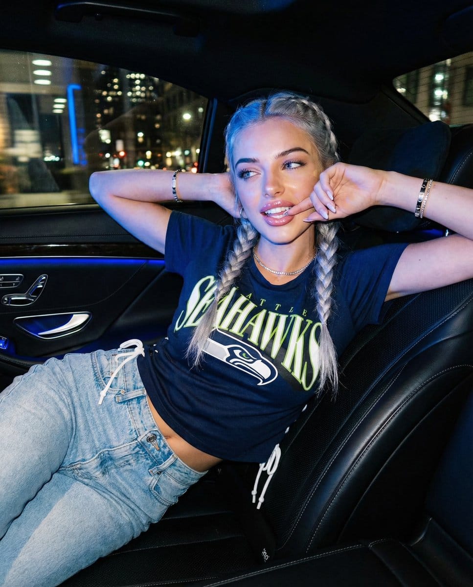 Moody Cinematic Nighttime Car Portrait (NFL Fan) - AI提示詞