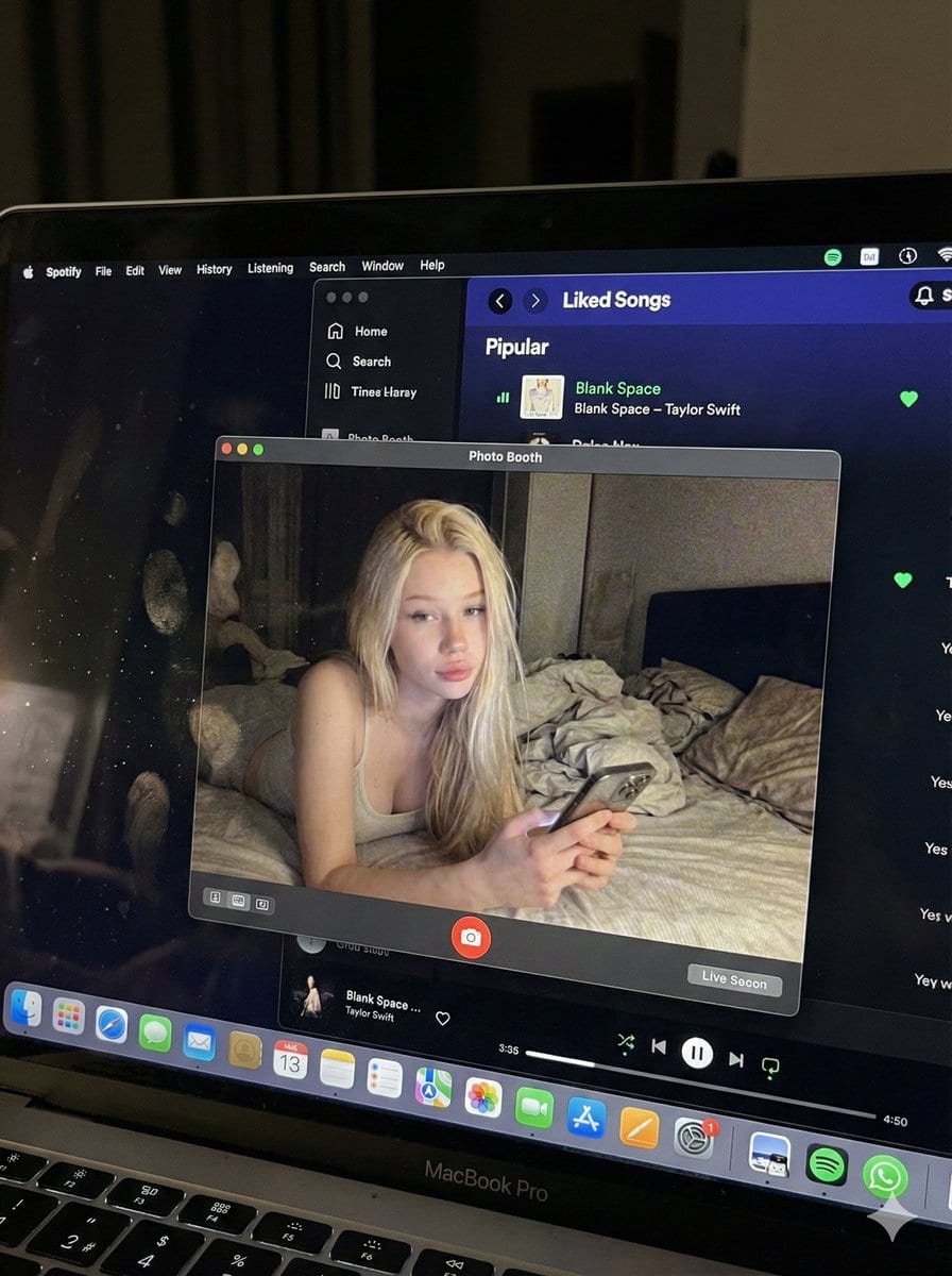Photorealistic MacBook Screen POV Selfie Prompt - AI 프롬프트