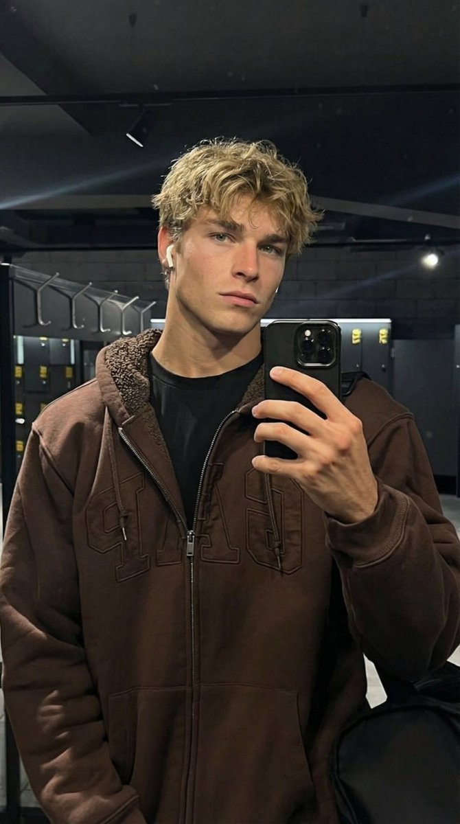 Preview image for Photorealistic Mirror Selfie in a Modern Gym Locker Room prompt