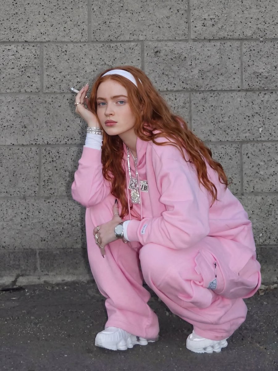 Sadie Sink Urban Fashion Portrait Prompt