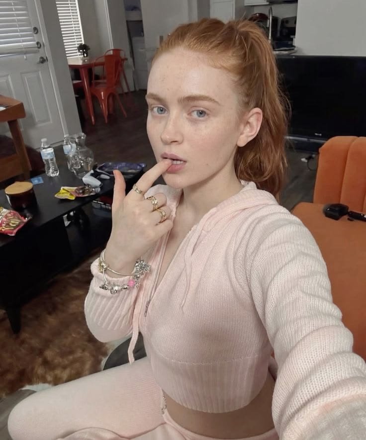 Preview image for Soft Pink Home Selfie Lifestyle Prompt prompt