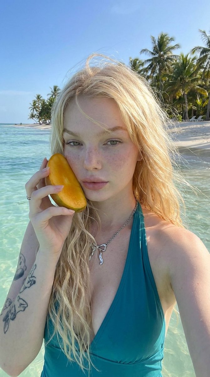 Preview image for Tropical Beach Mango Selfie prompt