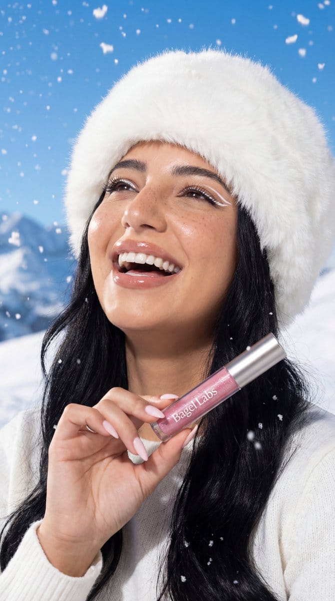 Ultra-Photorealistic Winter Beauty Ad Product Replacement - AIプロンプト