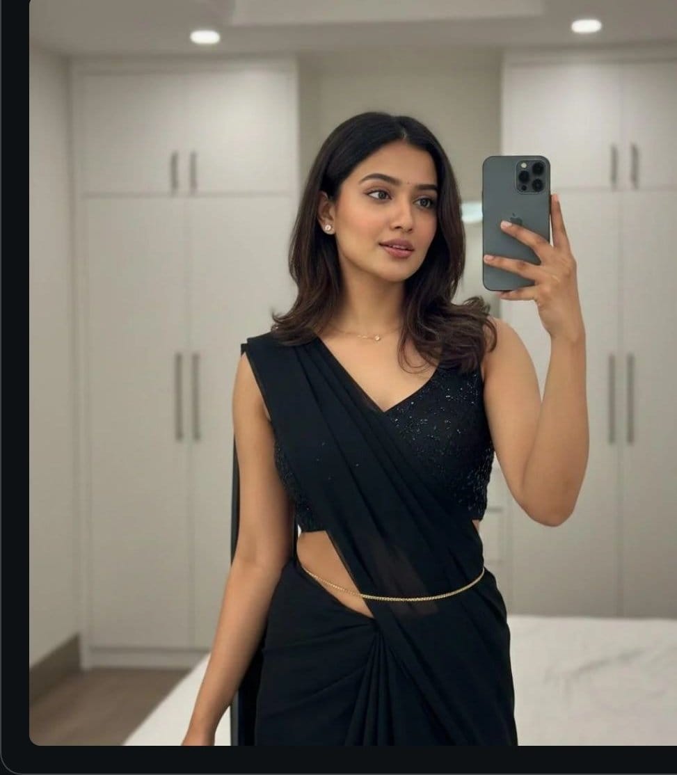 Ultra Photorealistic Saree Portrait with Identity Preservation - AI 프롬프트