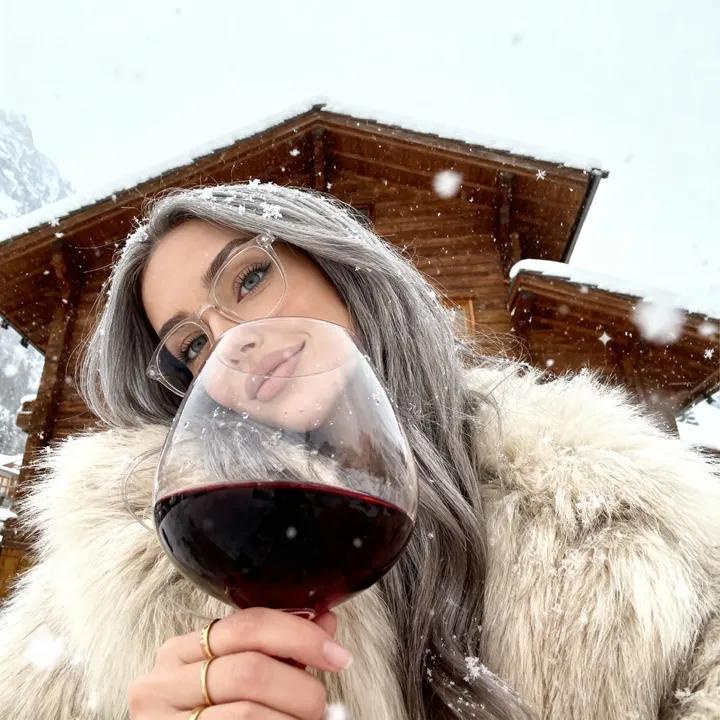 Wintry Cinematic Selfie Prompt (Identity Locked) - Prompt de IA