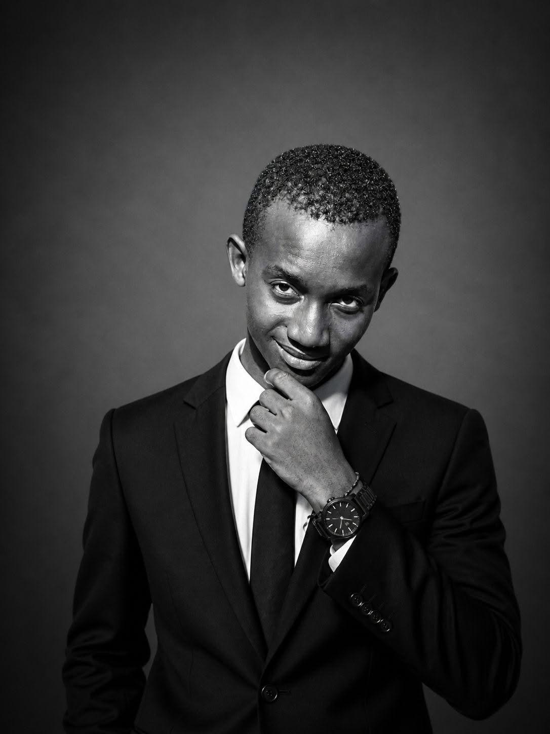Пример запроса к ИИ: Ultra-Realistic Black & White Portrait